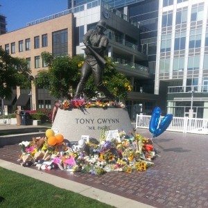 tony-gwynn-statue